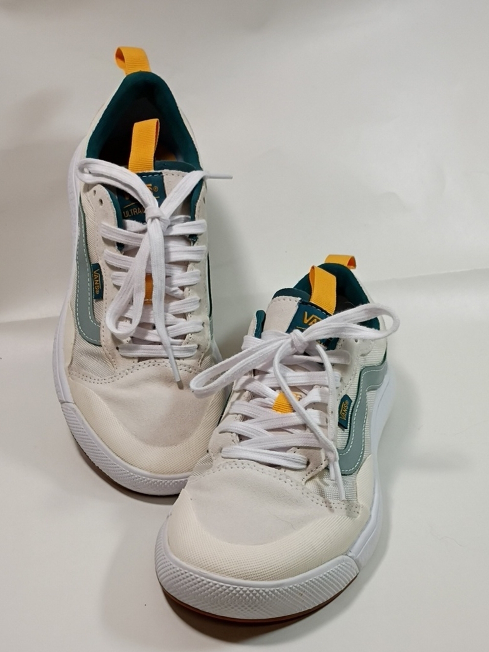 Vans Ultrarange EXO Sneakers White & Teal Men Sz 7 Women 8.5 EUC
